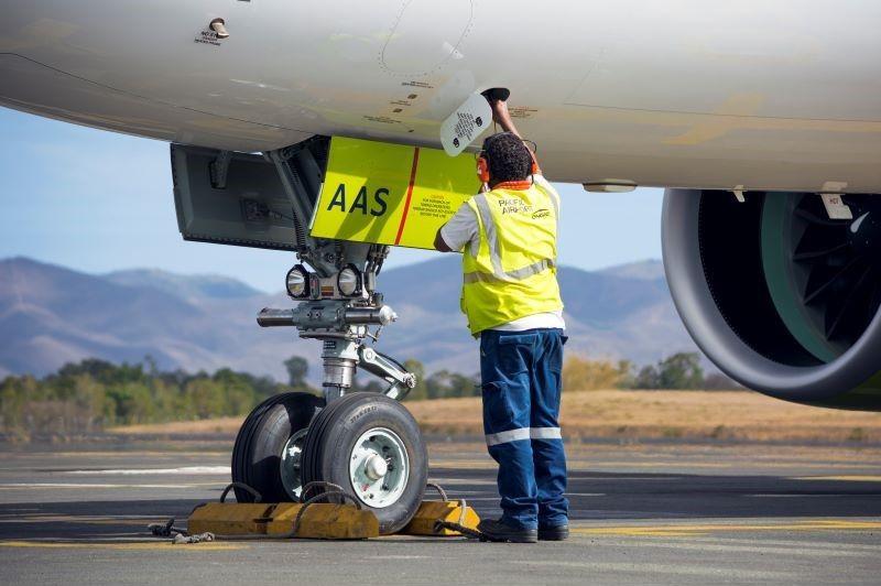 A220 landing gear